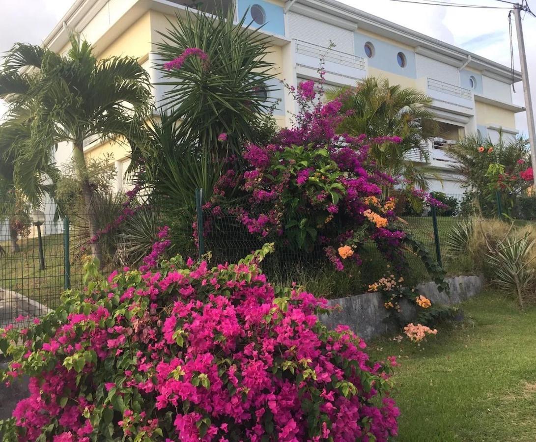 Les Hibiscus Lägenhet Sainte-Luce Exteriör bild